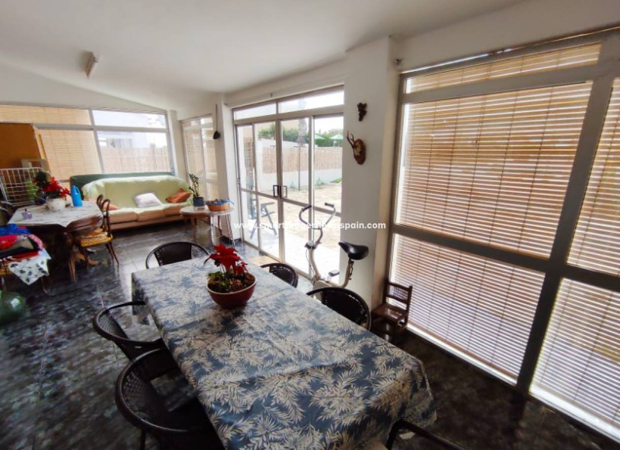 Wederverkoop - Detached Villa - La Marina - Urbanización La Marina