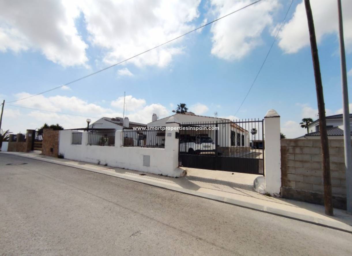 Wederverkoop - Detached Villa - La Marina - Urbanización La Marina