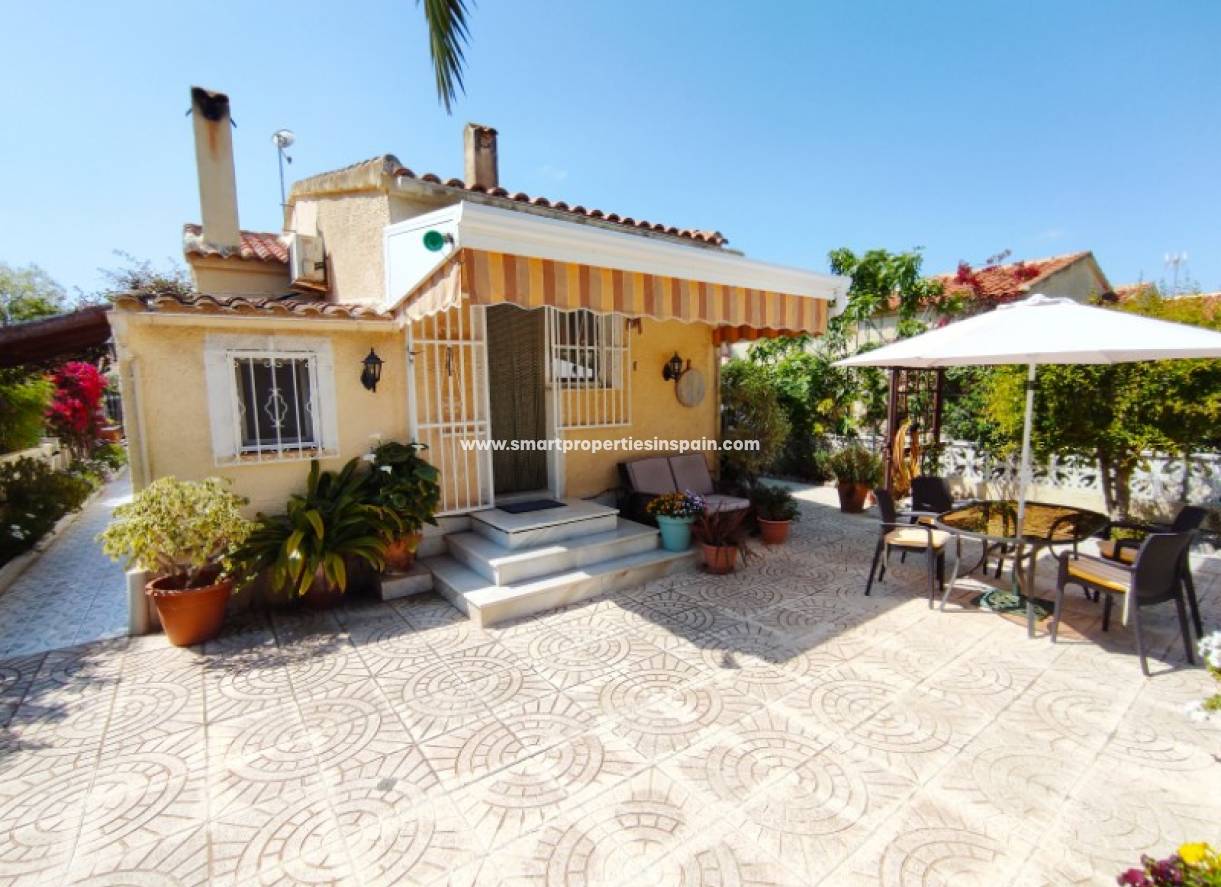 Wederverkoop - Detached Villa - La Marina - Urbanización La Marina