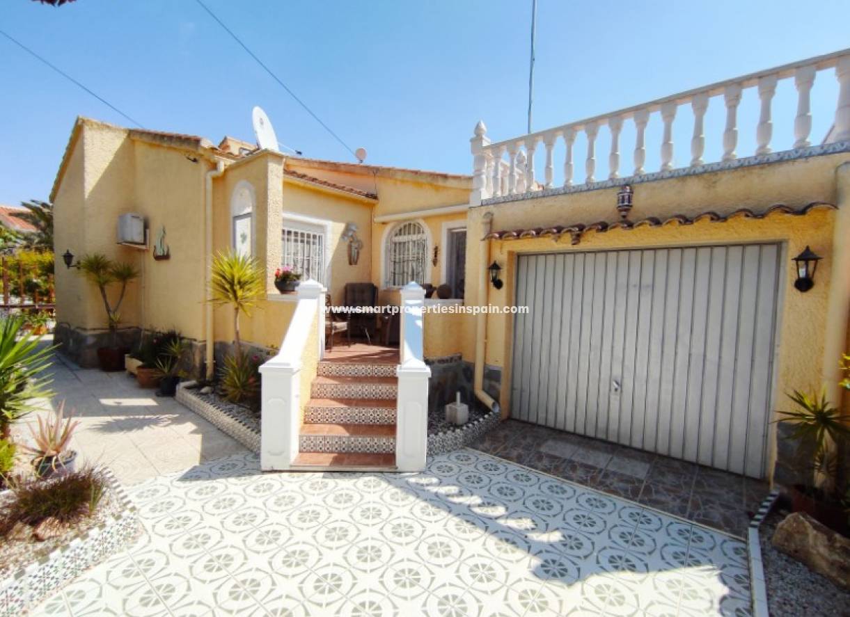 Wederverkoop - Detached Villa - La Marina - Urbanización La Marina