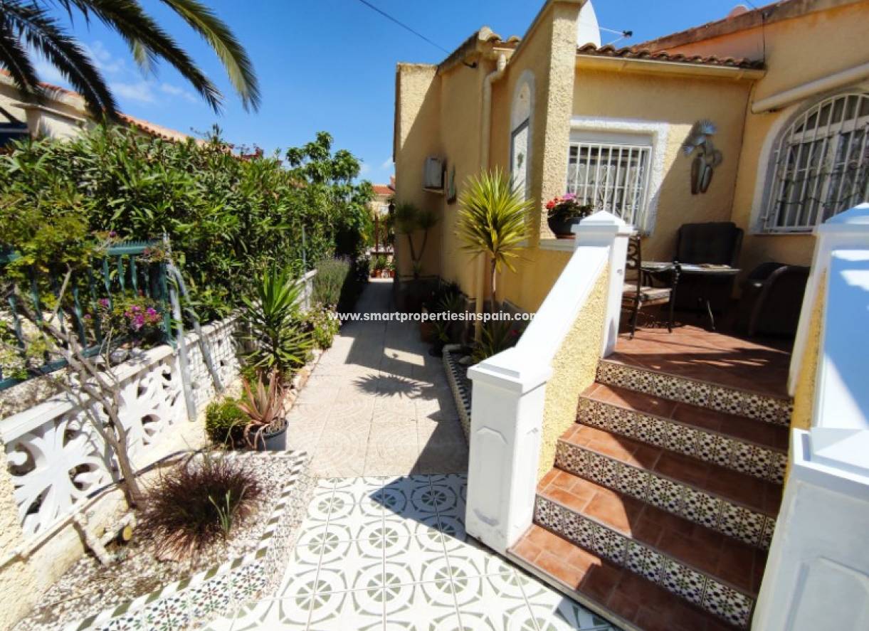 Wederverkoop - Detached Villa - La Marina - Urbanización La Marina