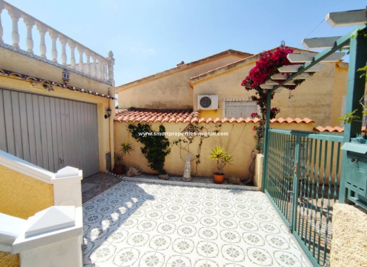 Wederverkoop - Detached Villa - La Marina - Urbanización La Marina