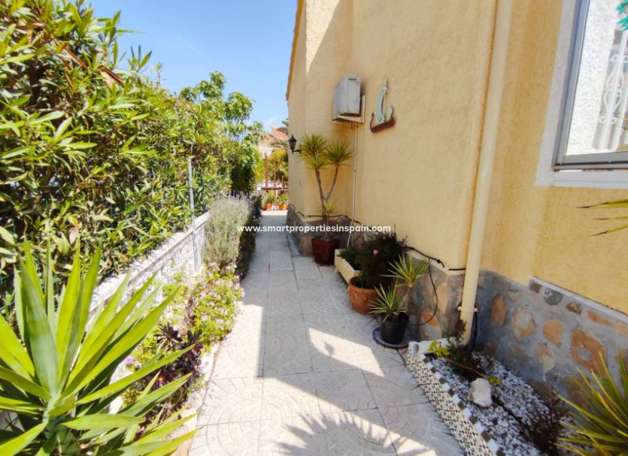Wederverkoop - Detached Villa - La Marina - Urbanización La Marina