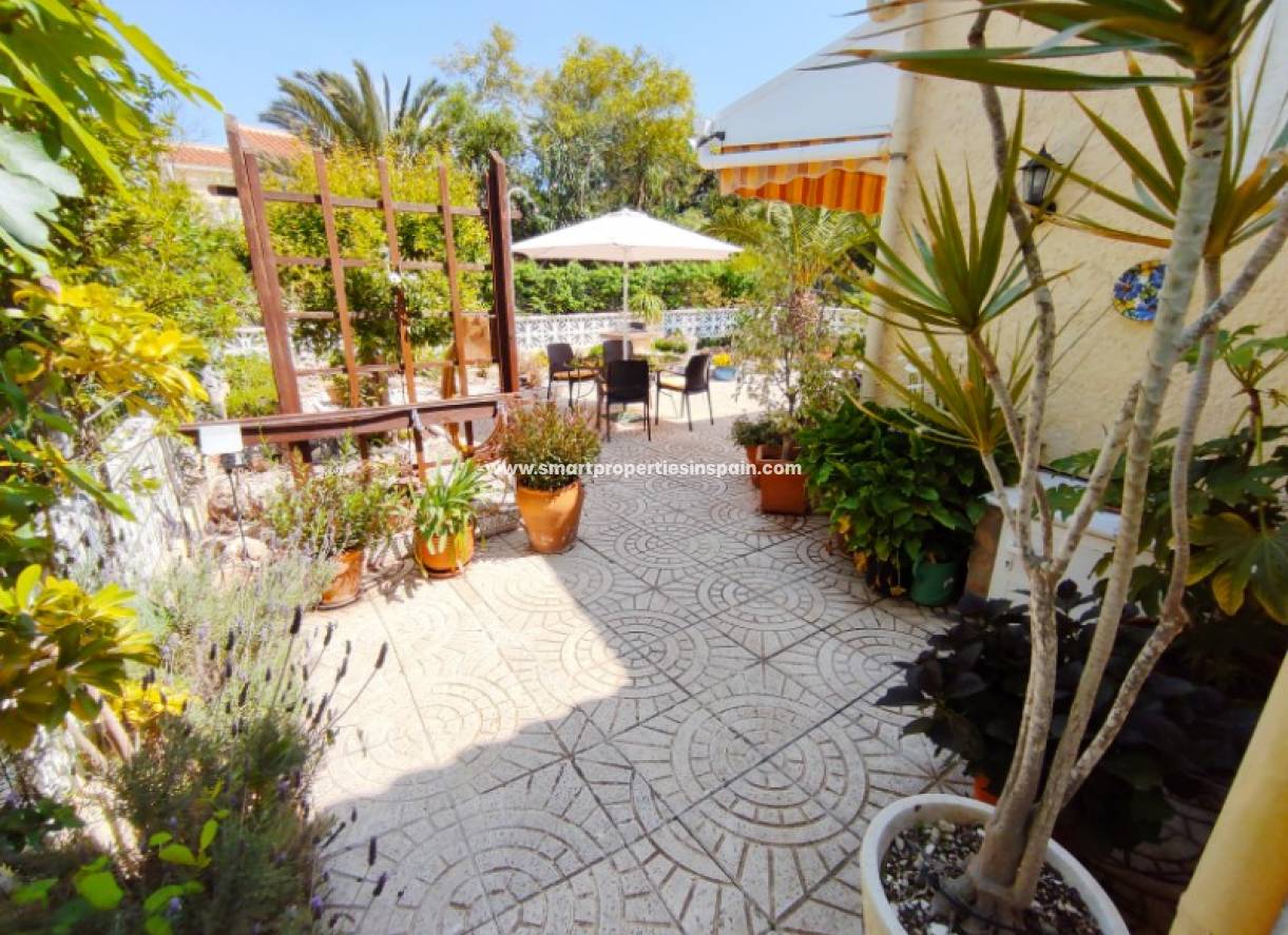 Wederverkoop - Detached Villa - La Marina - Urbanización La Marina
