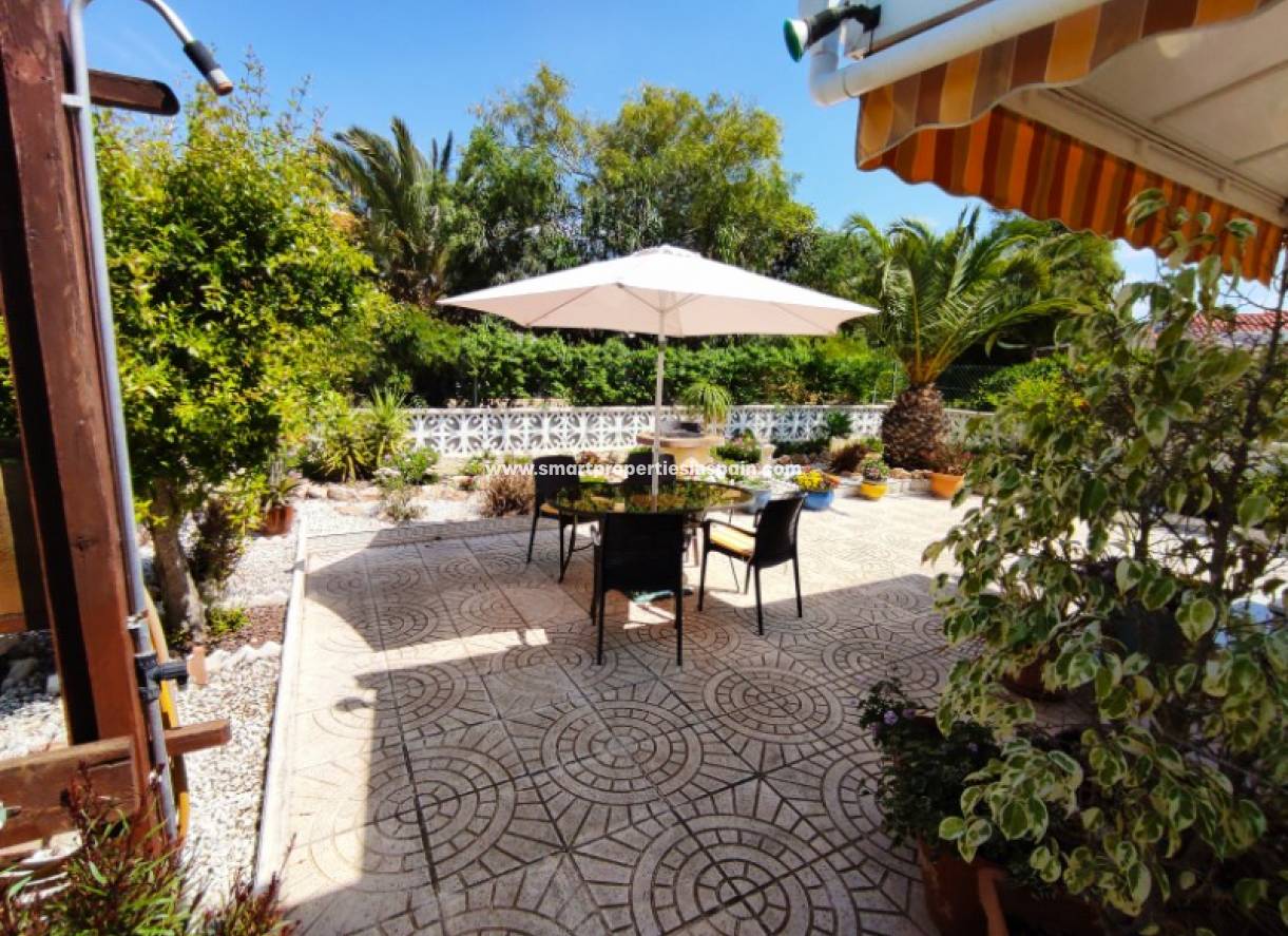 Wederverkoop - Detached Villa - La Marina - Urbanización La Marina