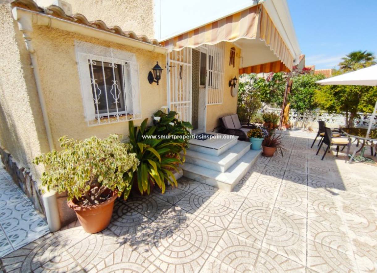Wederverkoop - Detached Villa - La Marina - Urbanización La Marina