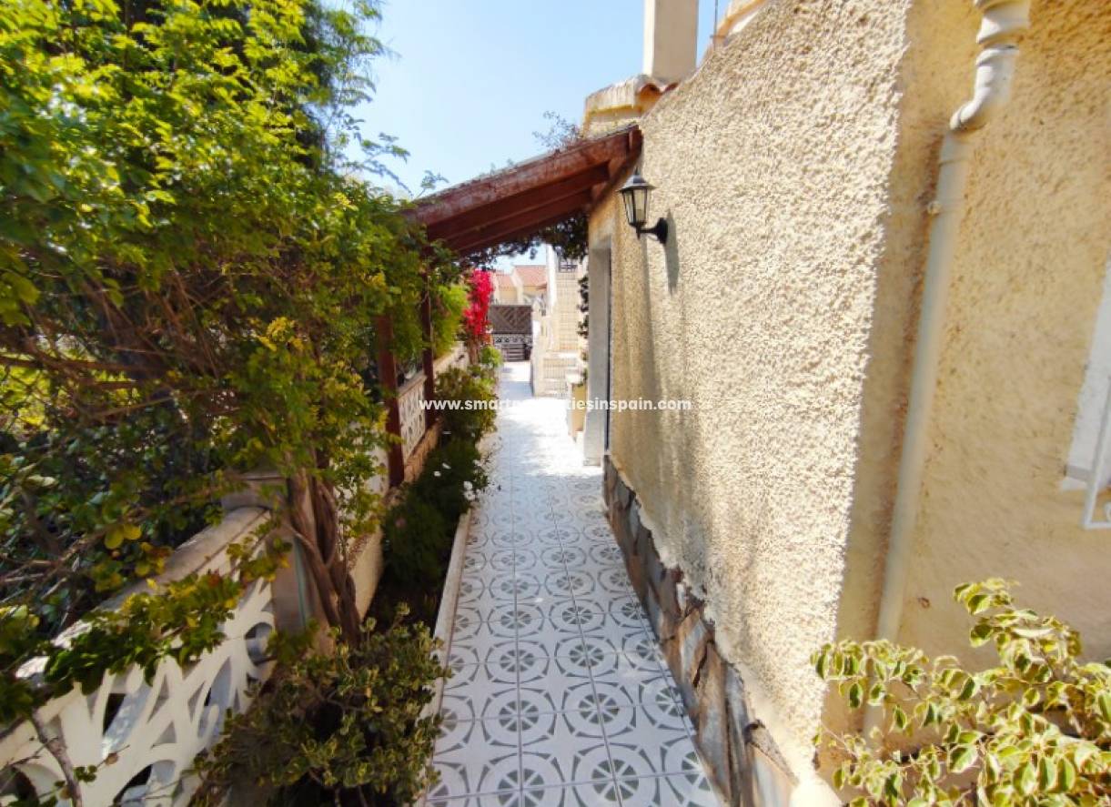 Wederverkoop - Detached Villa - La Marina - Urbanización La Marina
