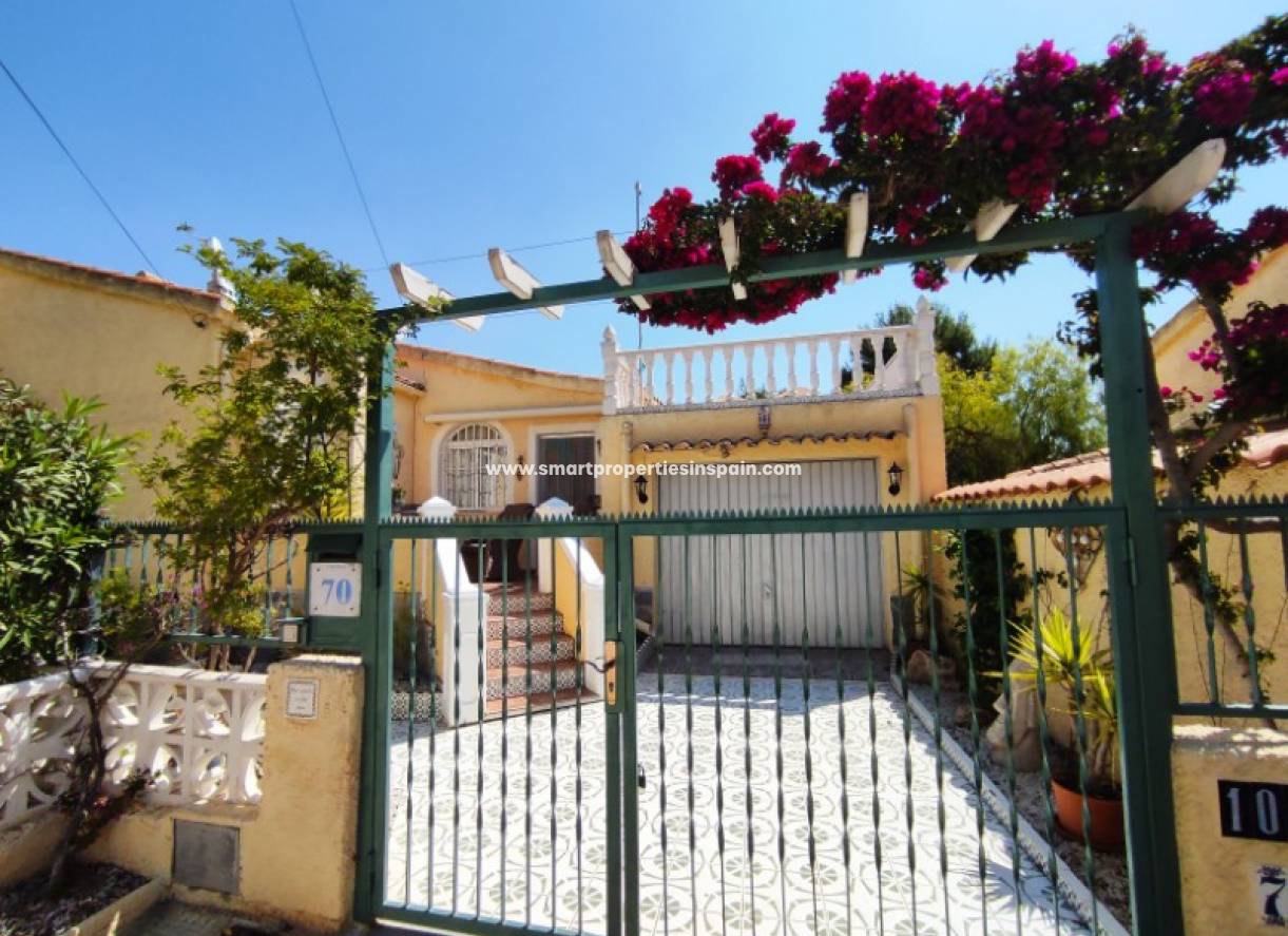 Wederverkoop - Detached Villa - La Marina - Urbanización La Marina
