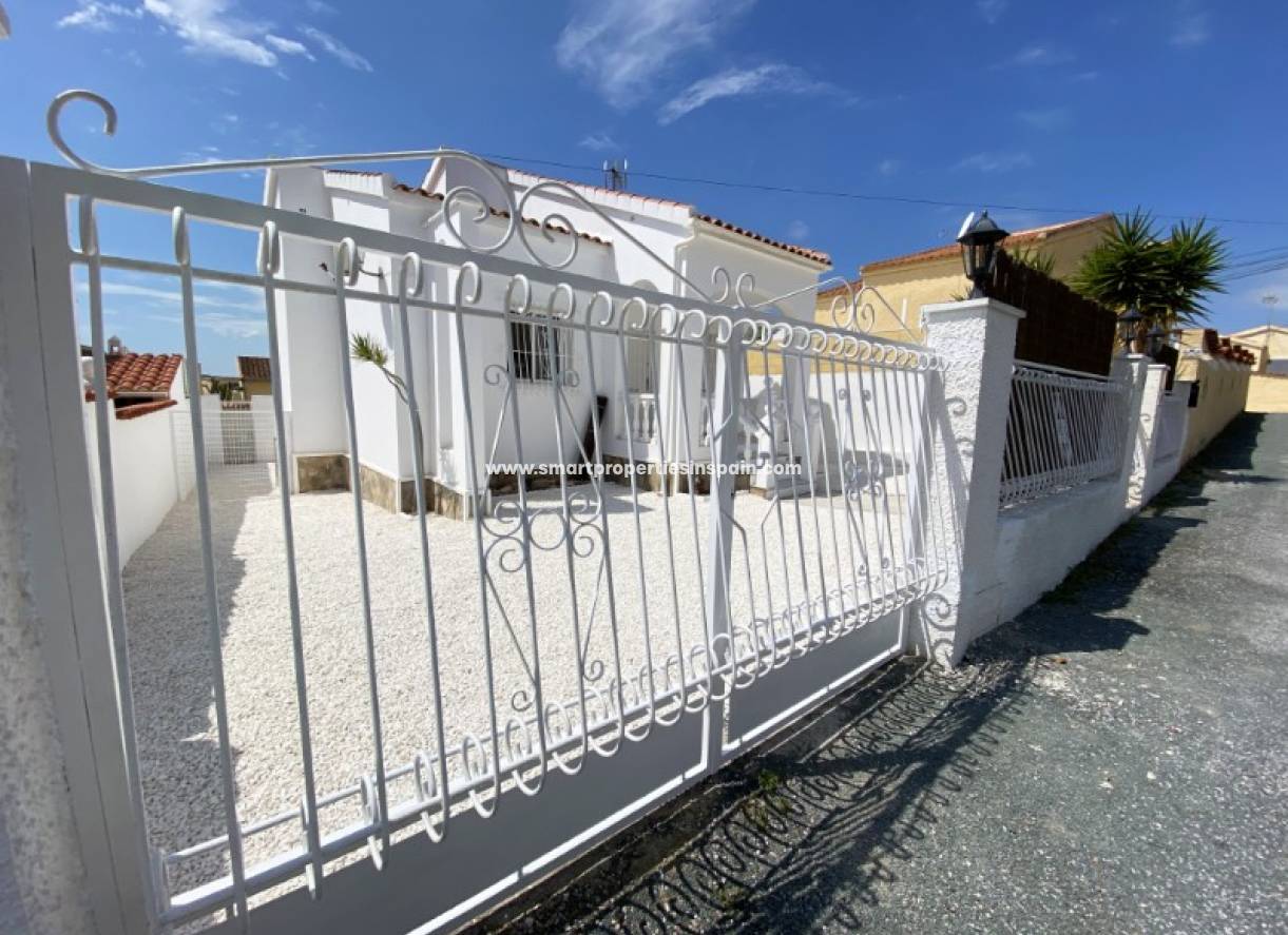 Wederverkoop - Detached Villa - La Marina - Urbanización La Marina
