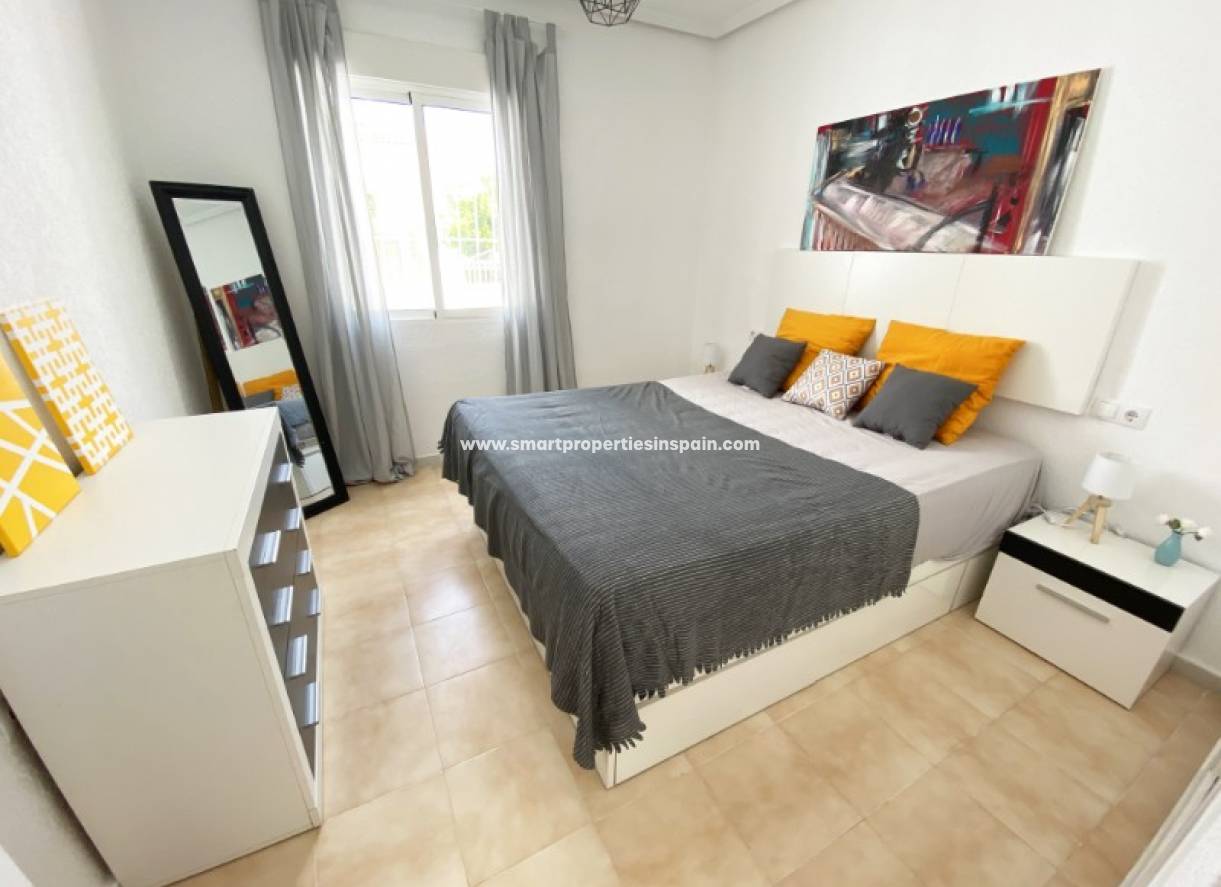 Wederverkoop - Detached Villa - La Marina - Urbanización La Marina