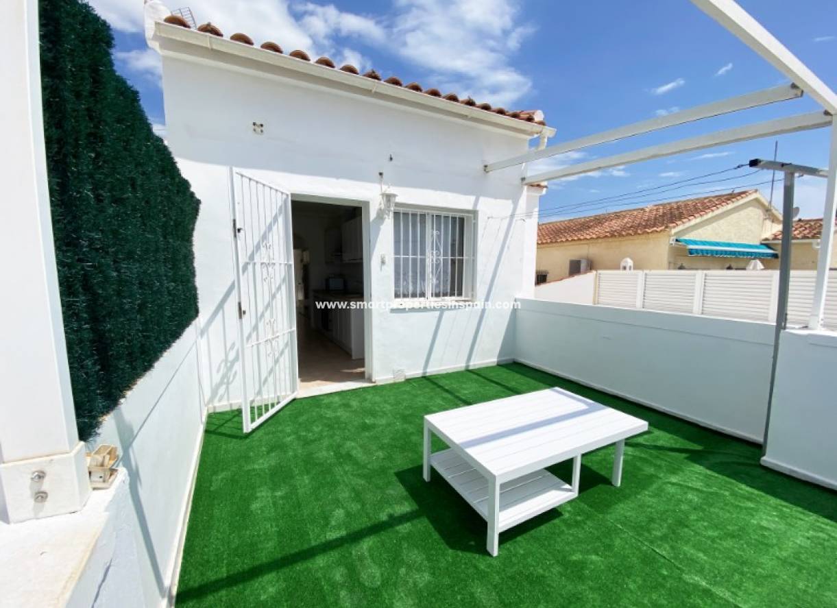 Wederverkoop - Detached Villa - La Marina - Urbanización La Marina