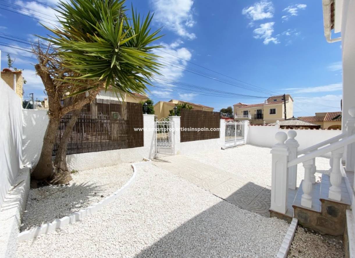 Wederverkoop - Detached Villa - La Marina - Urbanización La Marina