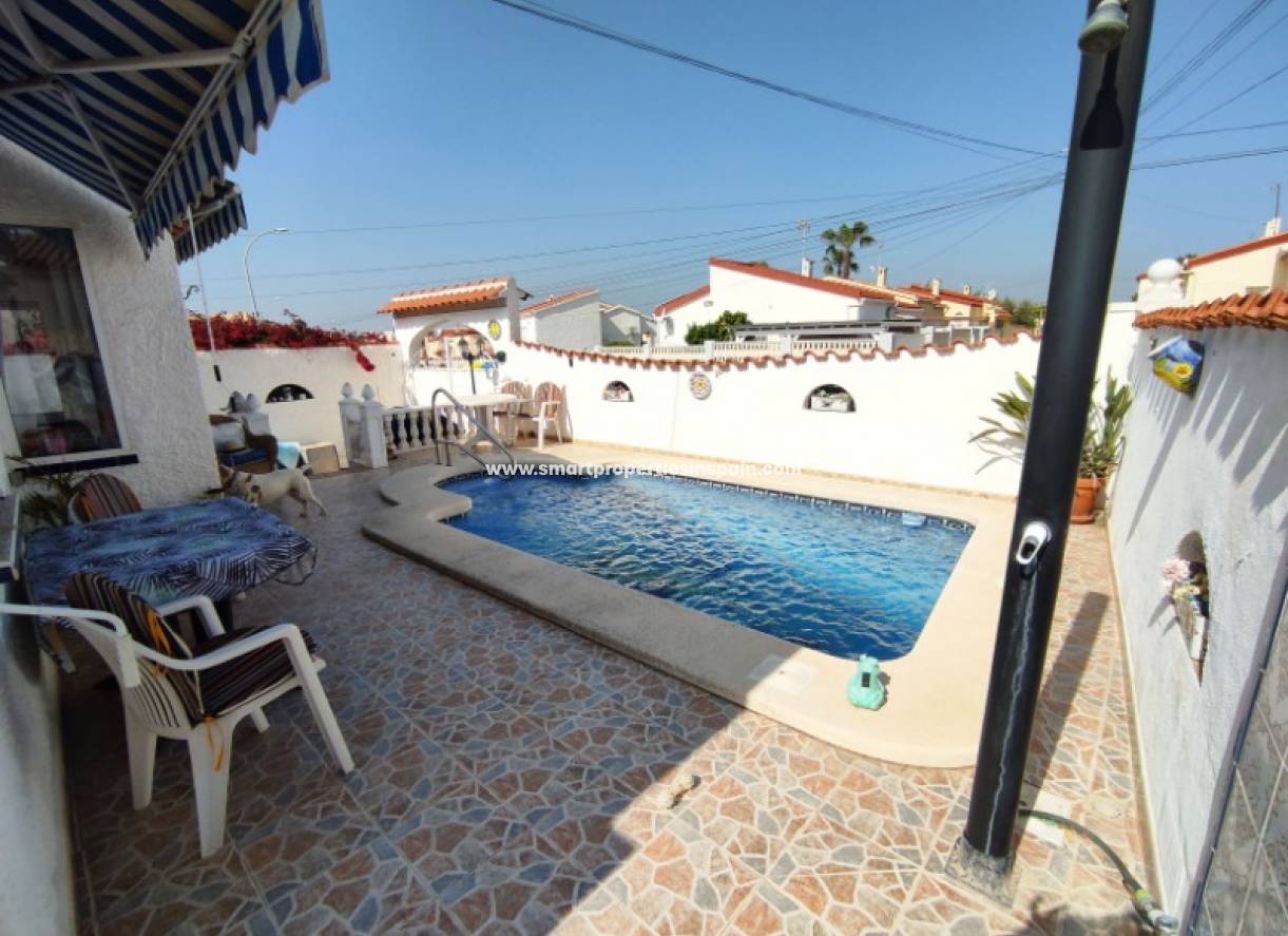 Wederverkoop - Detached Villa - La Marina - Urbanización La Marina