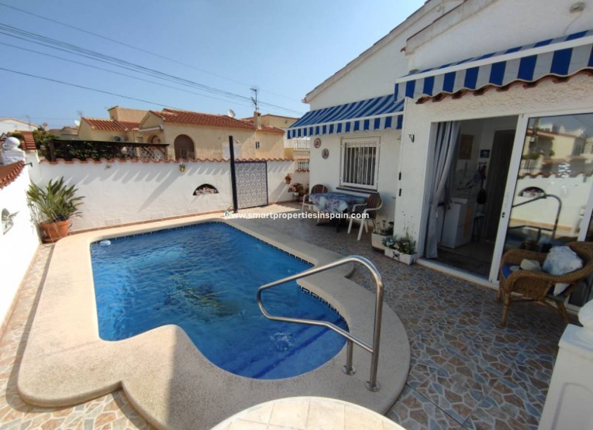 Wederverkoop - Detached Villa - La Marina - Urbanización La Marina