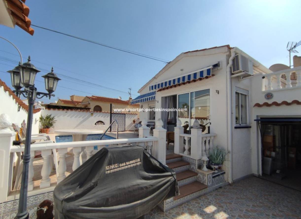 Wederverkoop - Detached Villa - La Marina - Urbanización La Marina