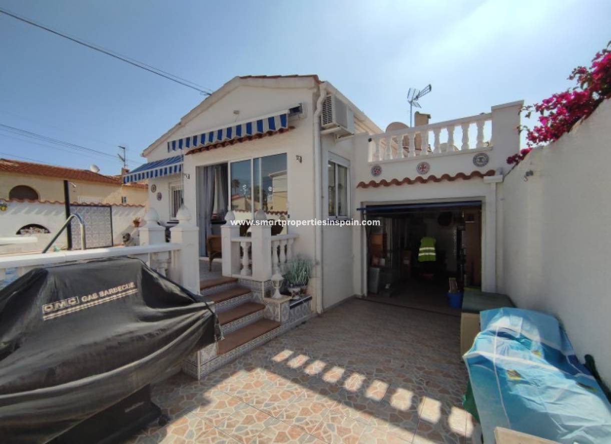 Wederverkoop - Detached Villa - La Marina - Urbanización La Marina