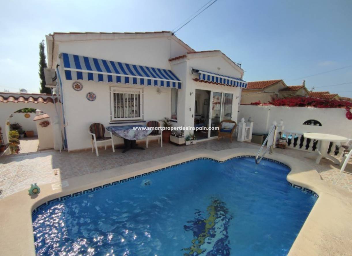 Wederverkoop - Detached Villa - La Marina - Urbanización La Marina