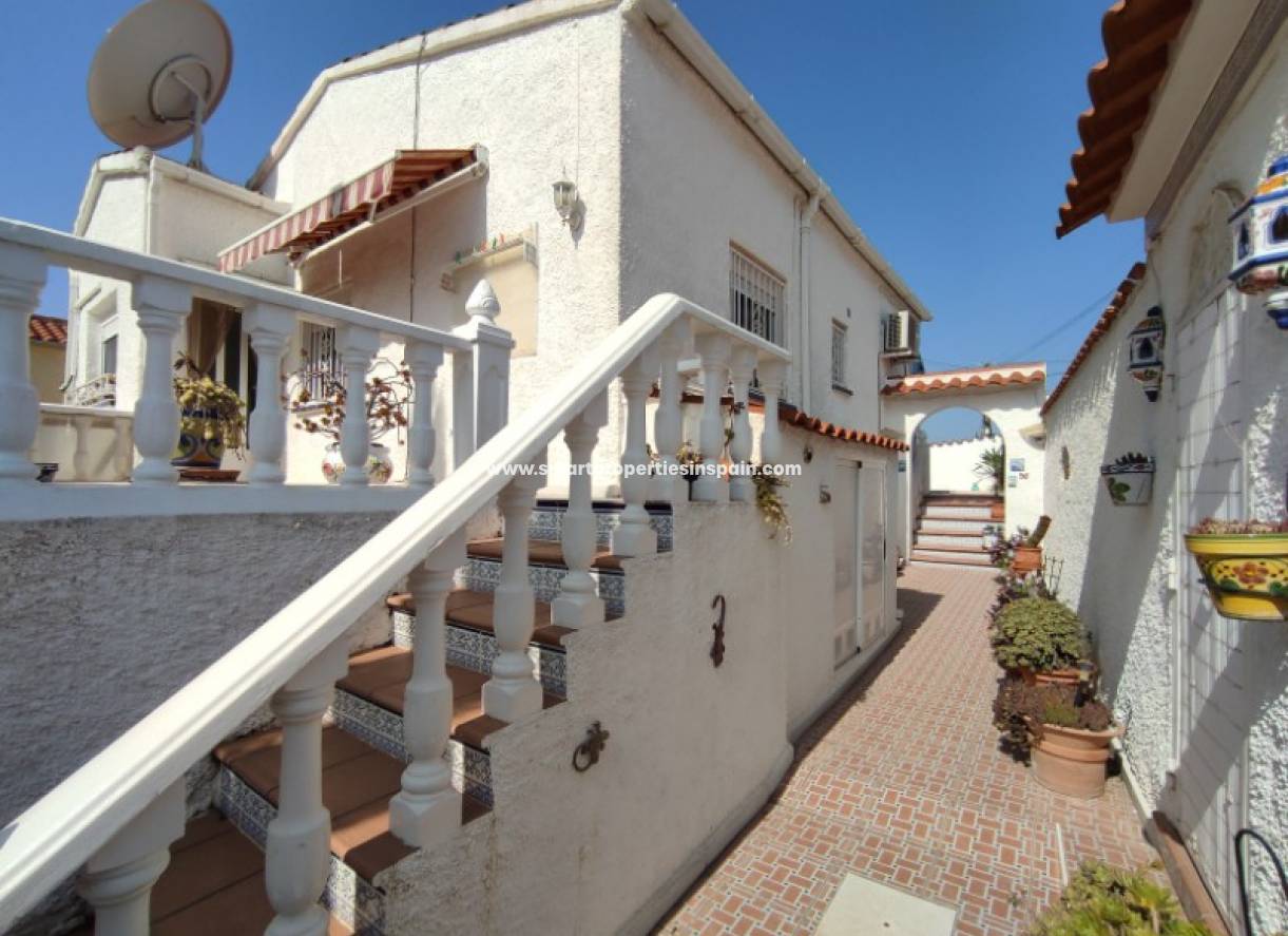 Wederverkoop - Detached Villa - La Marina - Urbanización La Marina