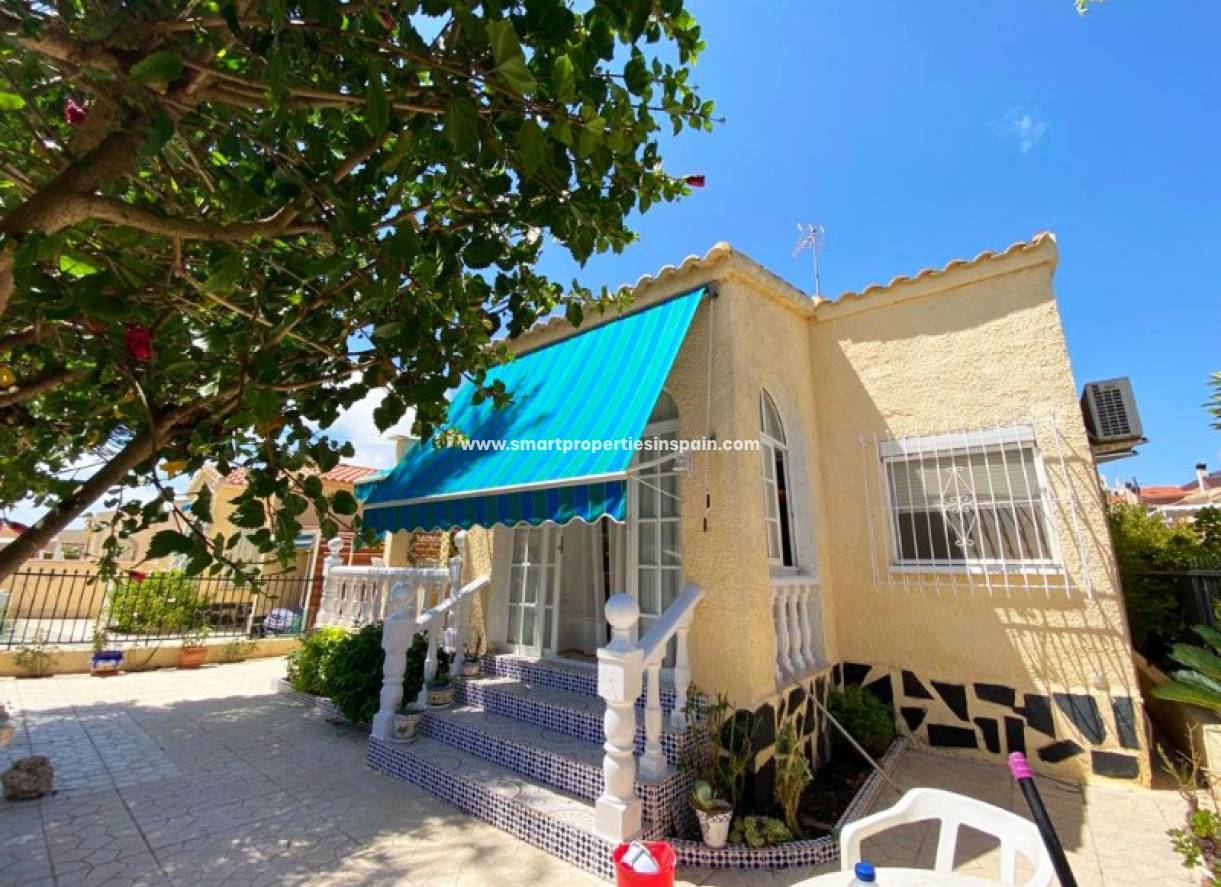 Wederverkoop - Detached Villa - La Marina - Urbanización La Marina