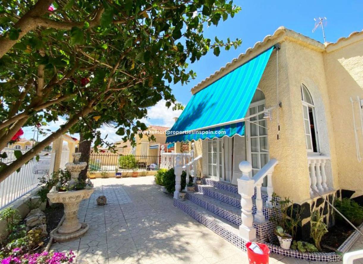 Wederverkoop - Detached Villa - La Marina - Urbanización La Marina