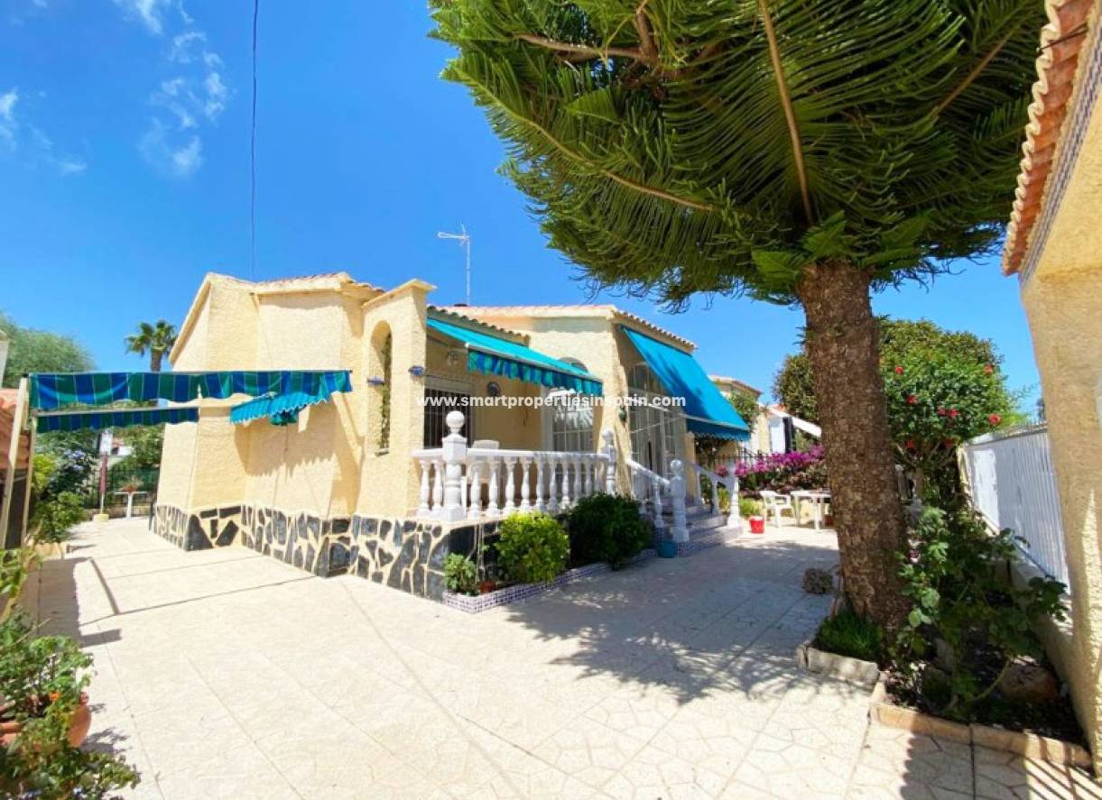 Wederverkoop - Detached Villa - La Marina - Urbanización La Marina