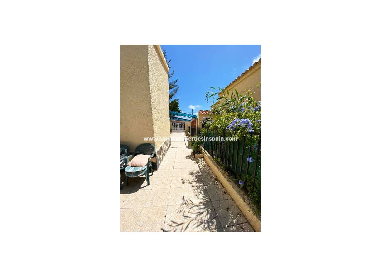 Wederverkoop - Detached Villa - La Marina - Urbanización La Marina