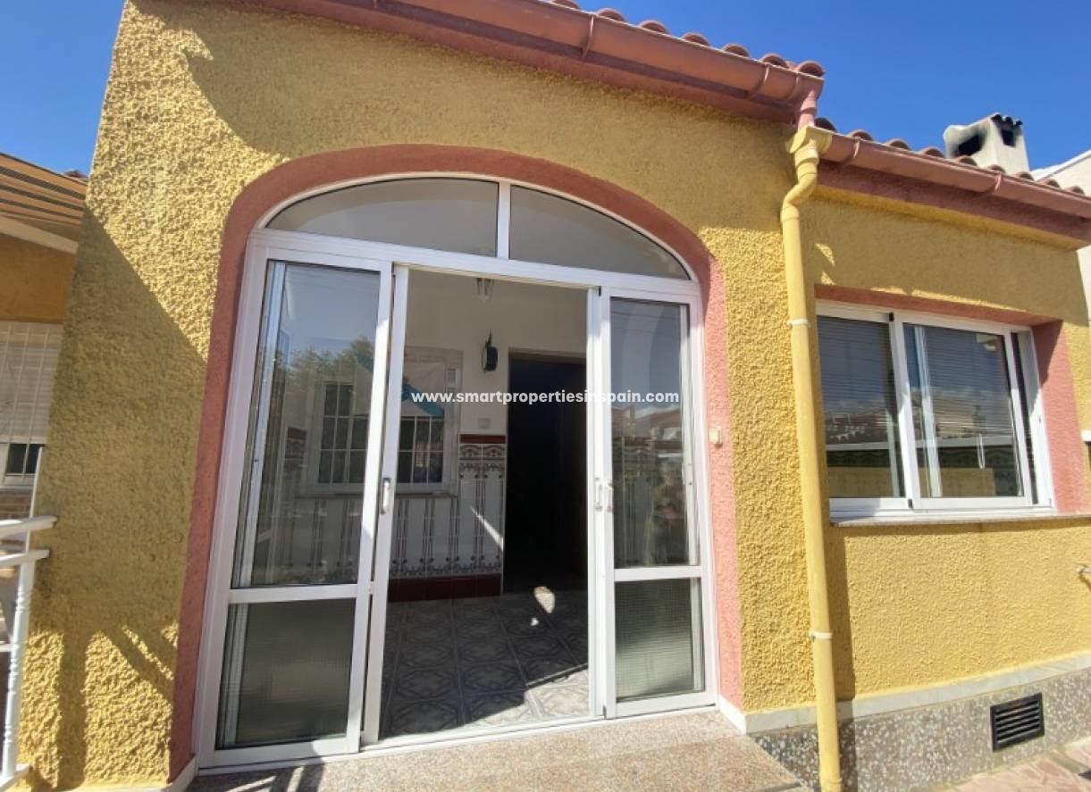 Wederverkoop - Detached Villa - La Marina - Urbanización La Marina