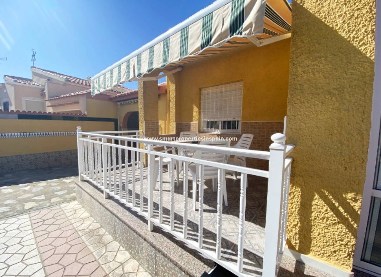 Wederverkoop - Detached Villa - La Marina - Urbanización La Marina