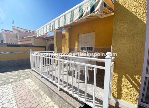 Wederverkoop - Detached Villa - La Marina - Urbanización La Marina