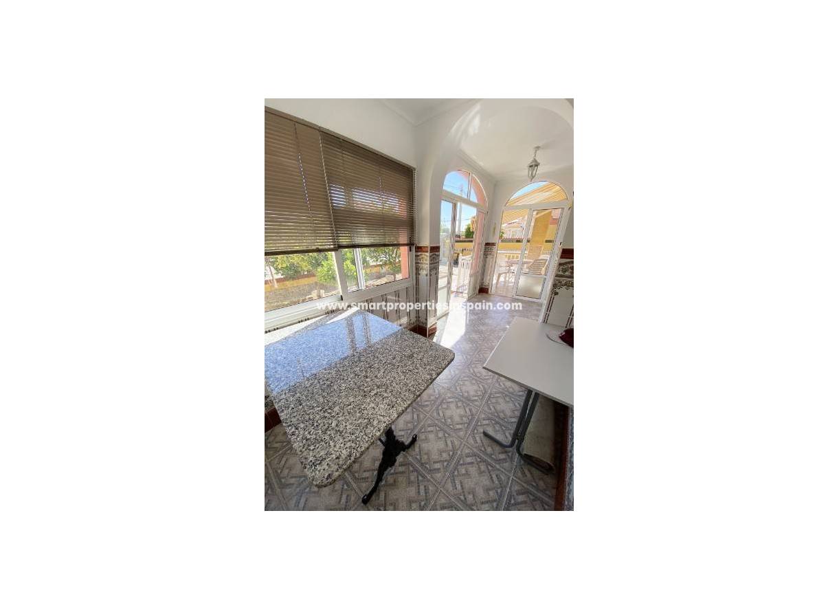 Wederverkoop - Detached Villa - La Marina - Urbanización La Marina