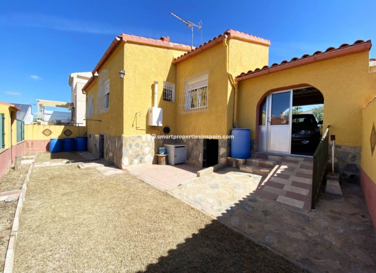 Wederverkoop - Detached Villa - La Marina - Urbanización La Marina