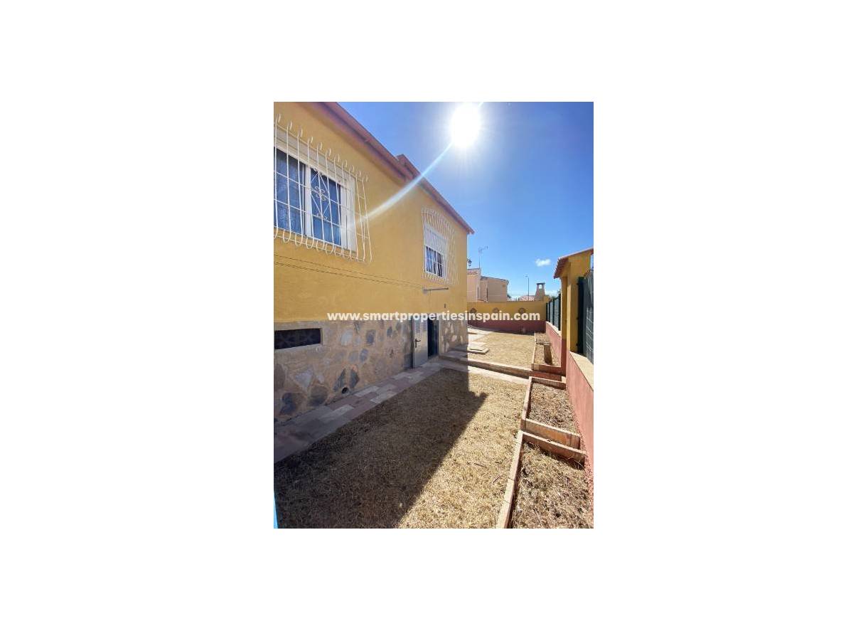 Wederverkoop - Detached Villa - La Marina - Urbanización La Marina