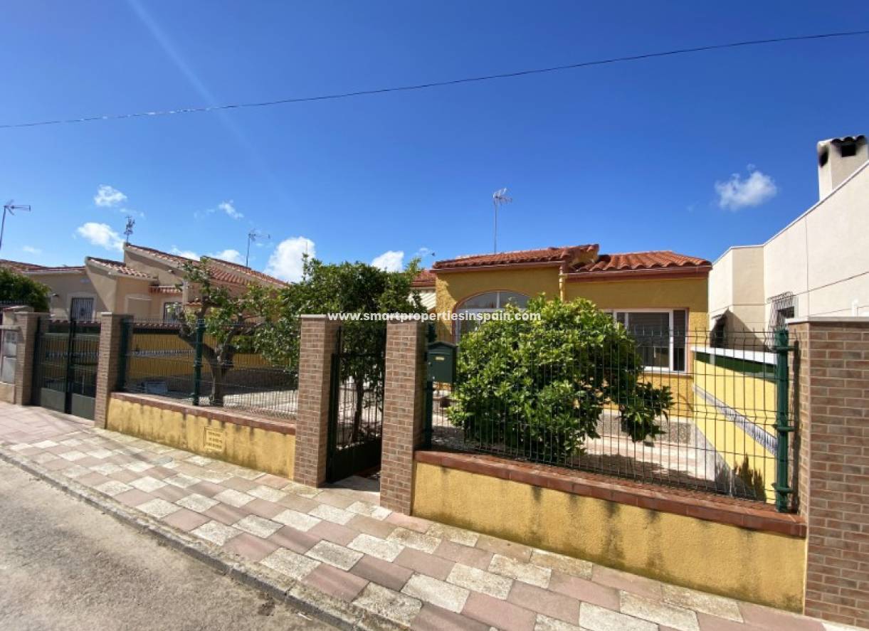 Wederverkoop - Detached Villa - La Marina - Urbanización La Marina