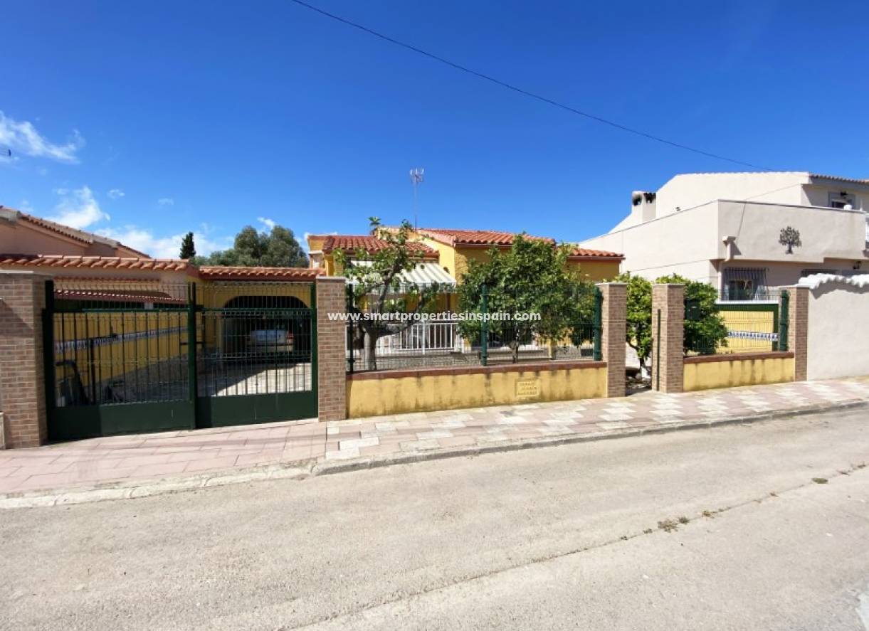 Wederverkoop - Detached Villa - La Marina - Urbanización La Marina