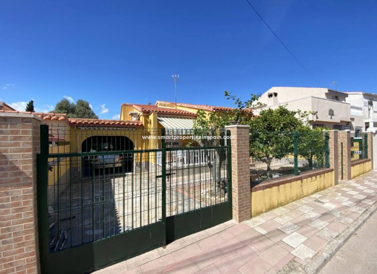 Wederverkoop - Detached Villa - La Marina - Urbanización La Marina