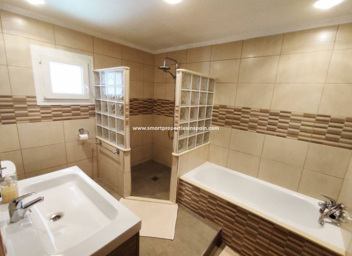 Wederverkoop - Detached Villa - La Marina - Urbanización La Marina
