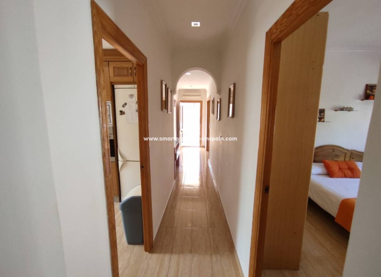 Wederverkoop - Detached Villa - La Marina - Urbanización La Marina