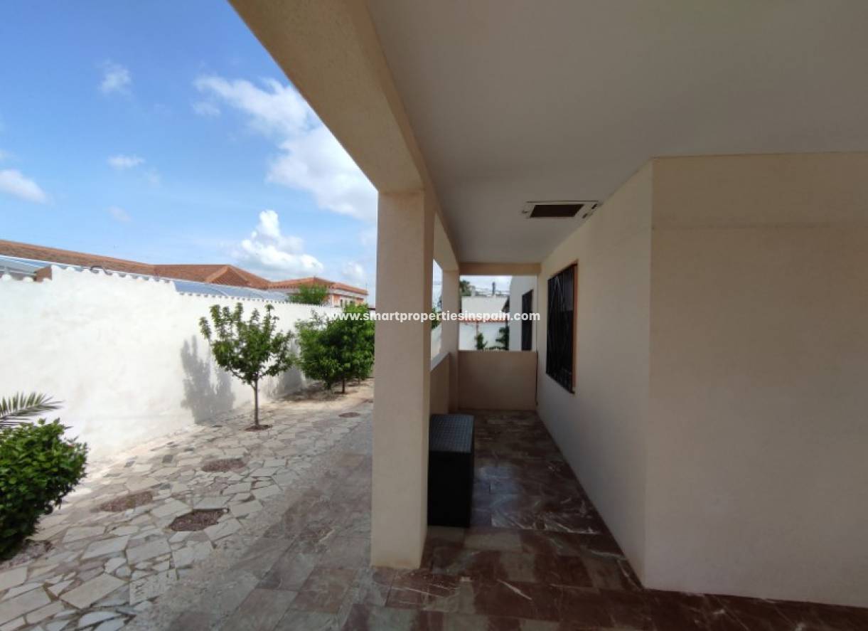 Wederverkoop - Detached Villa - La Marina - Urbanización La Marina
