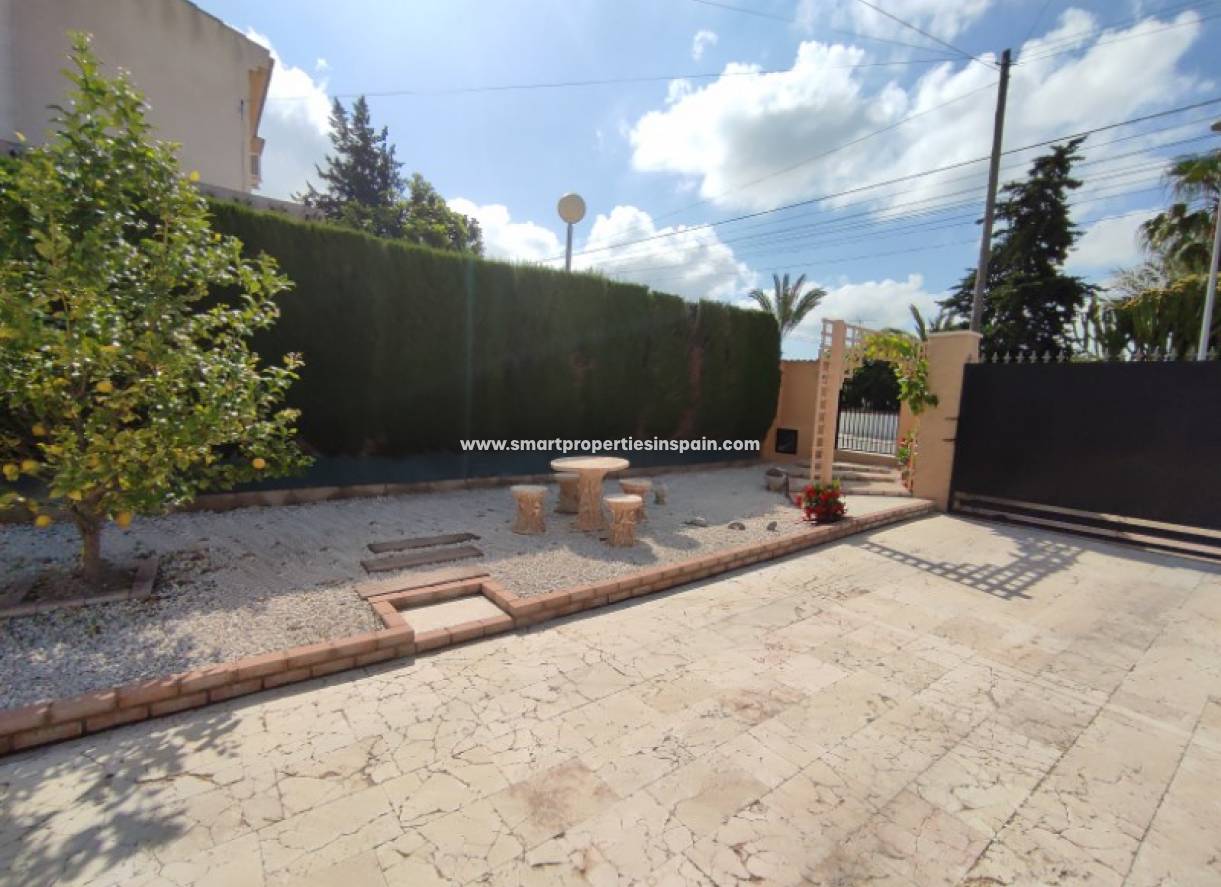 Wederverkoop - Detached Villa - La Marina - Urbanización La Marina
