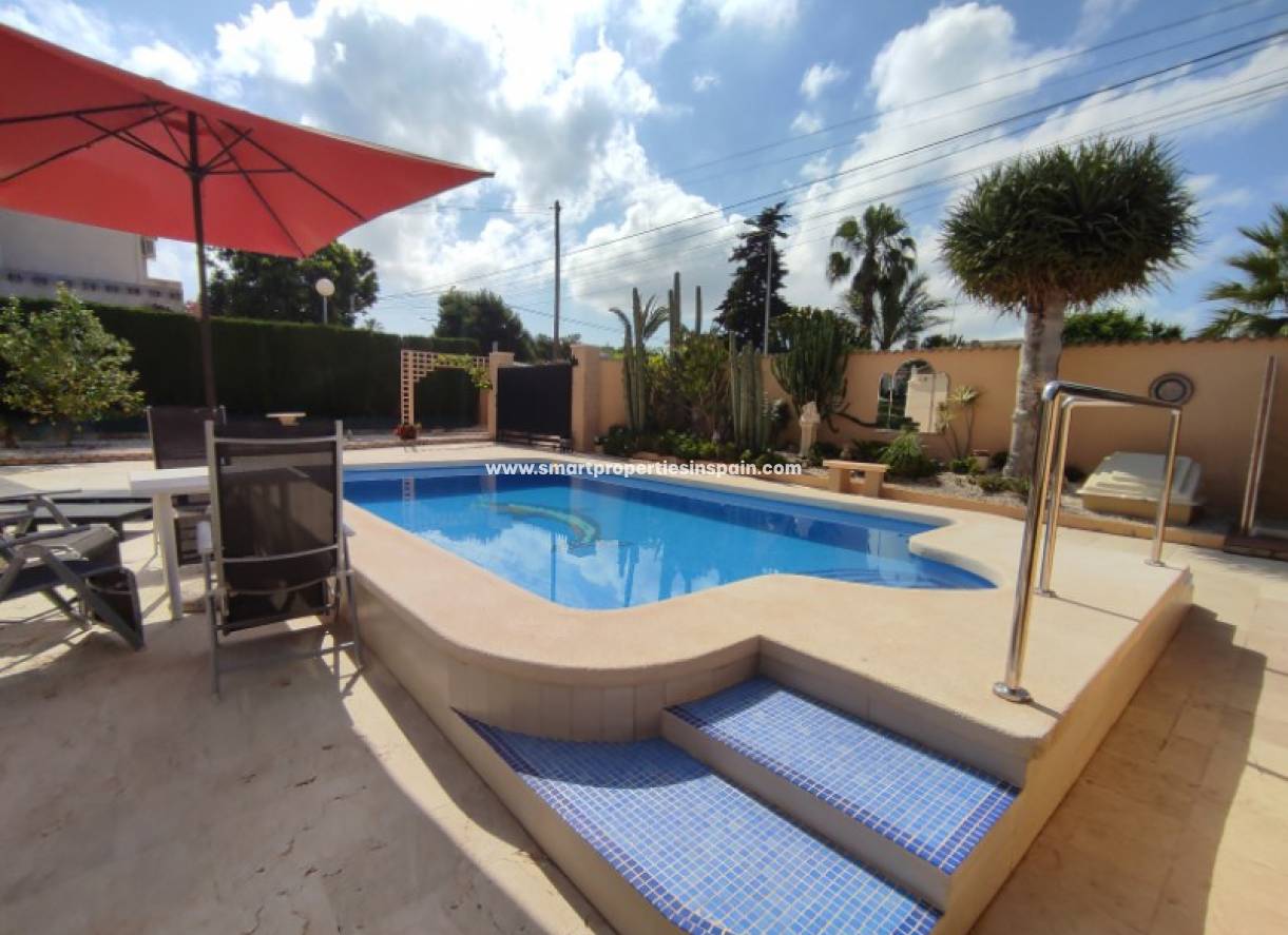Wederverkoop - Detached Villa - La Marina - Urbanización La Marina