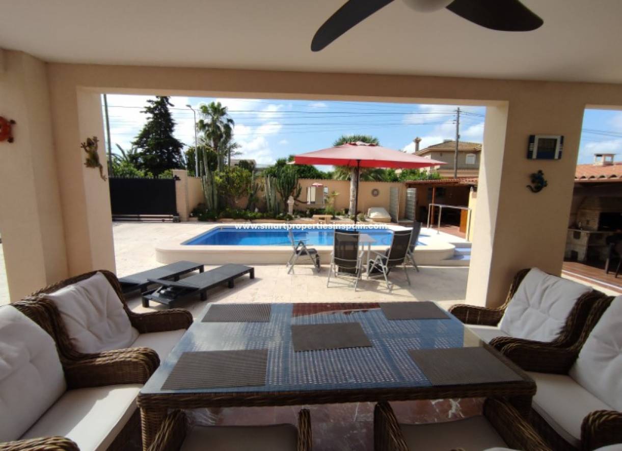Wederverkoop - Detached Villa - La Marina - Urbanización La Marina