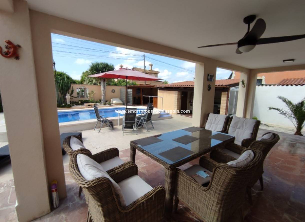 Wederverkoop - Detached Villa - La Marina - Urbanización La Marina