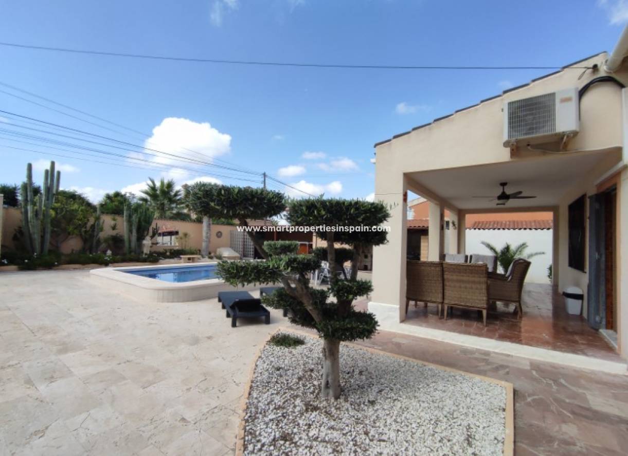Wederverkoop - Detached Villa - La Marina - Urbanización La Marina