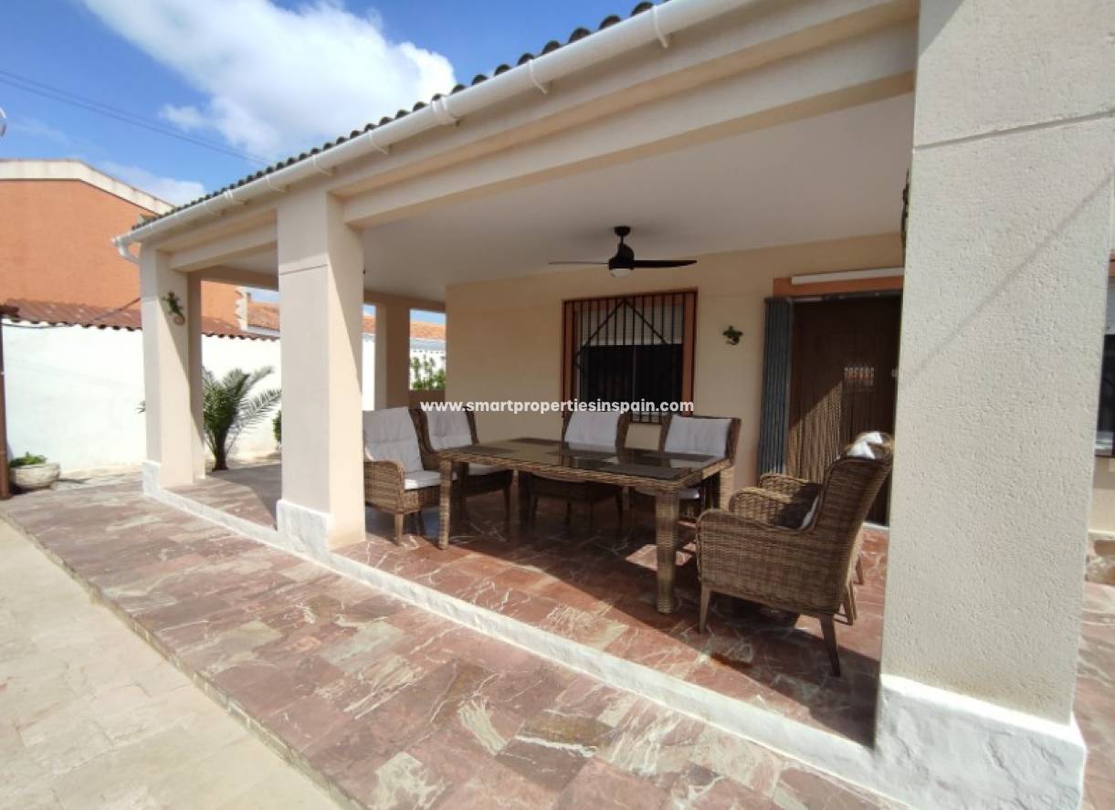 Wederverkoop - Detached Villa - La Marina - Urbanización La Marina