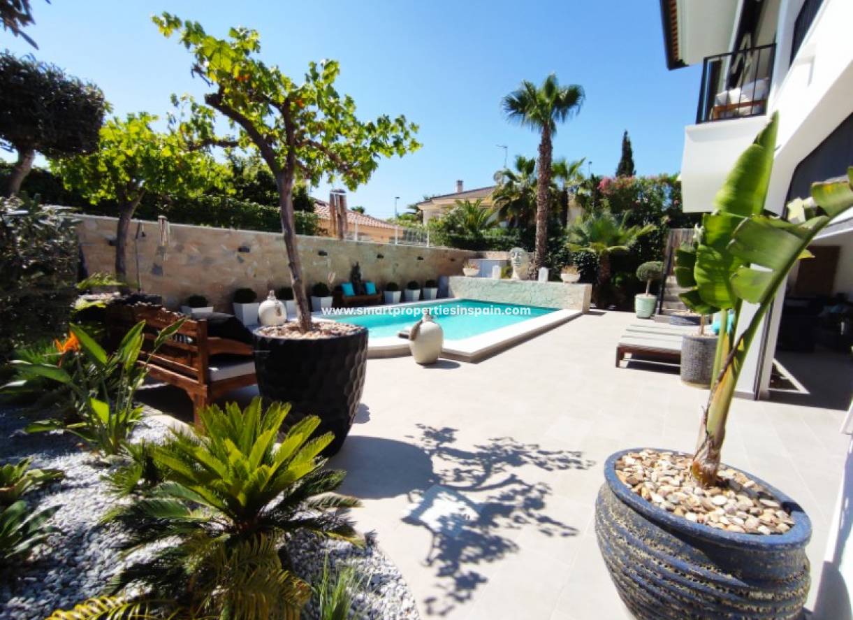 Wederverkoop - Detached Villa - La Marina - Urbanización La Marina