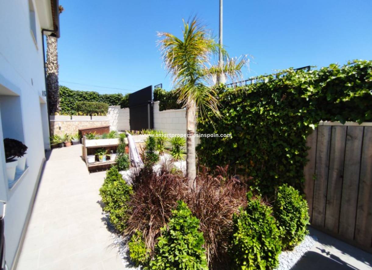 Wederverkoop - Detached Villa - La Marina - Urbanización La Marina