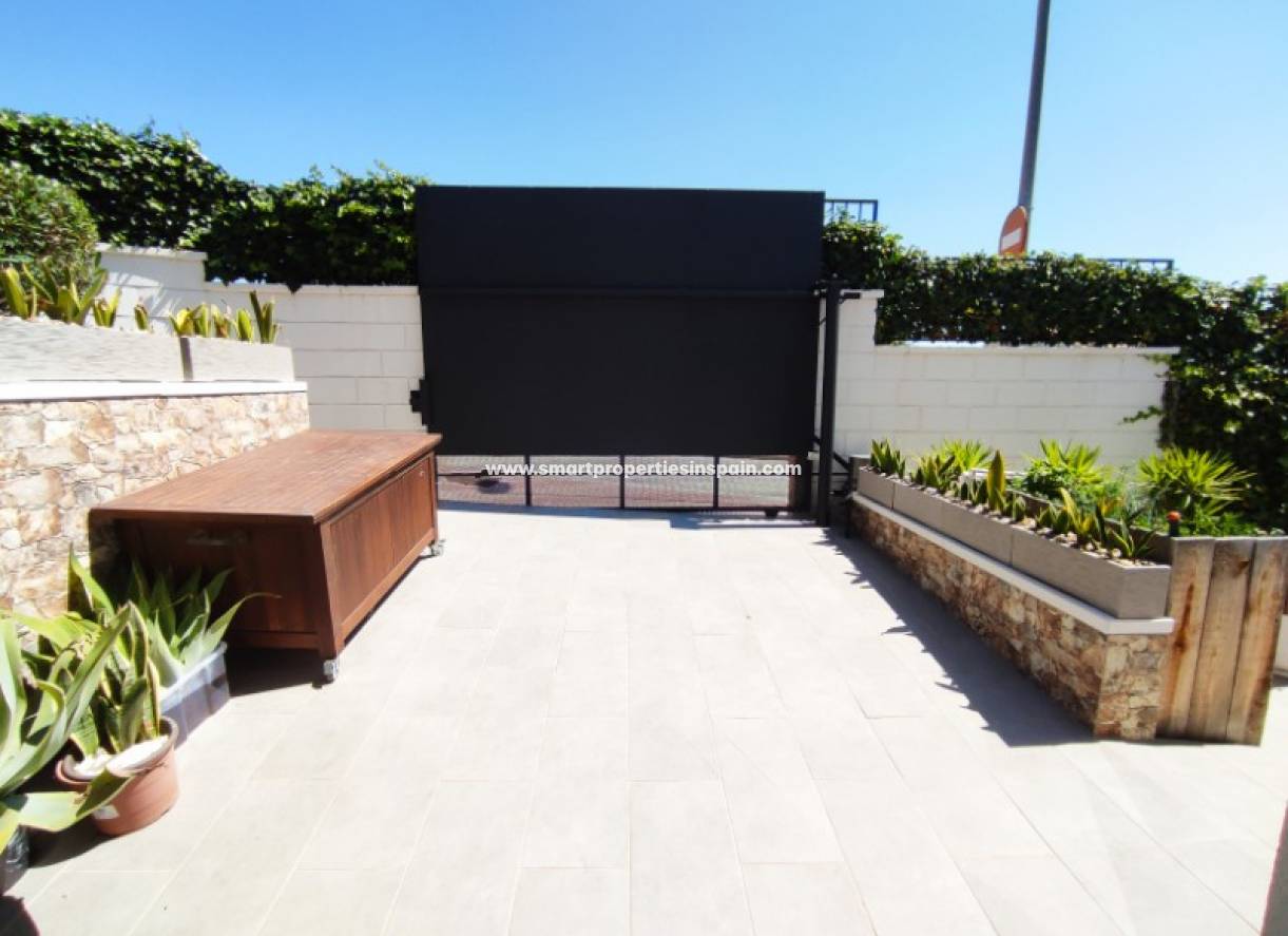 Wederverkoop - Detached Villa - La Marina - Urbanización La Marina