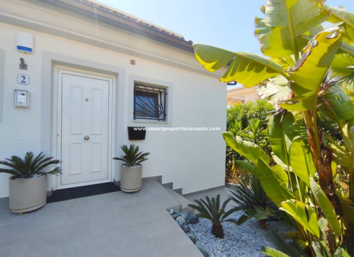 Wederverkoop - Detached Villa - La Marina - Urbanización La Marina