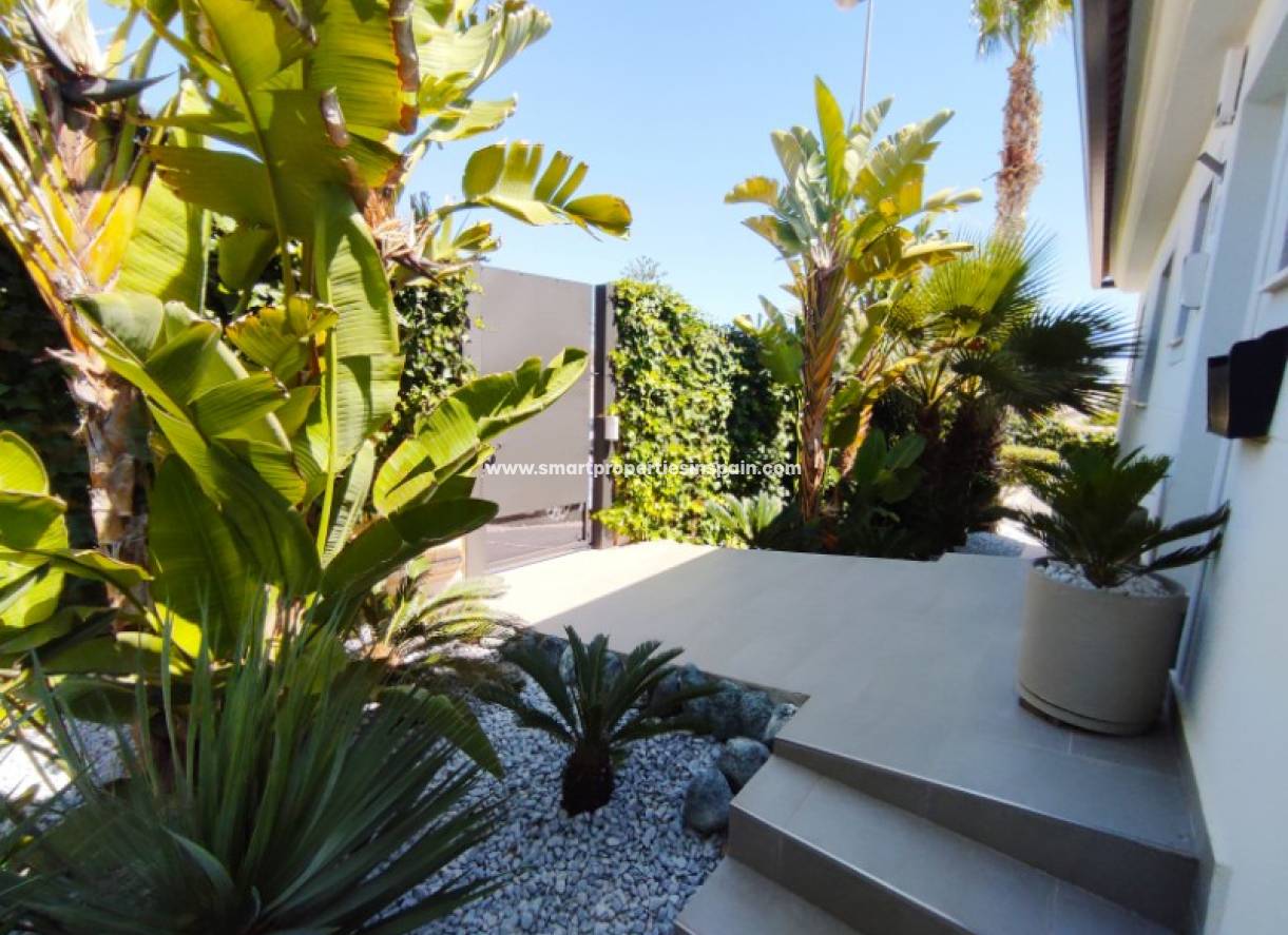 Wederverkoop - Detached Villa - La Marina - Urbanización La Marina