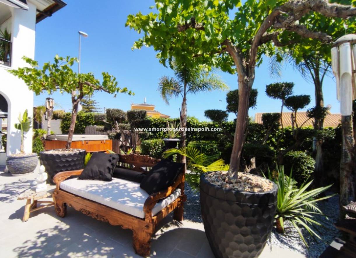 Wederverkoop - Detached Villa - La Marina - Urbanización La Marina